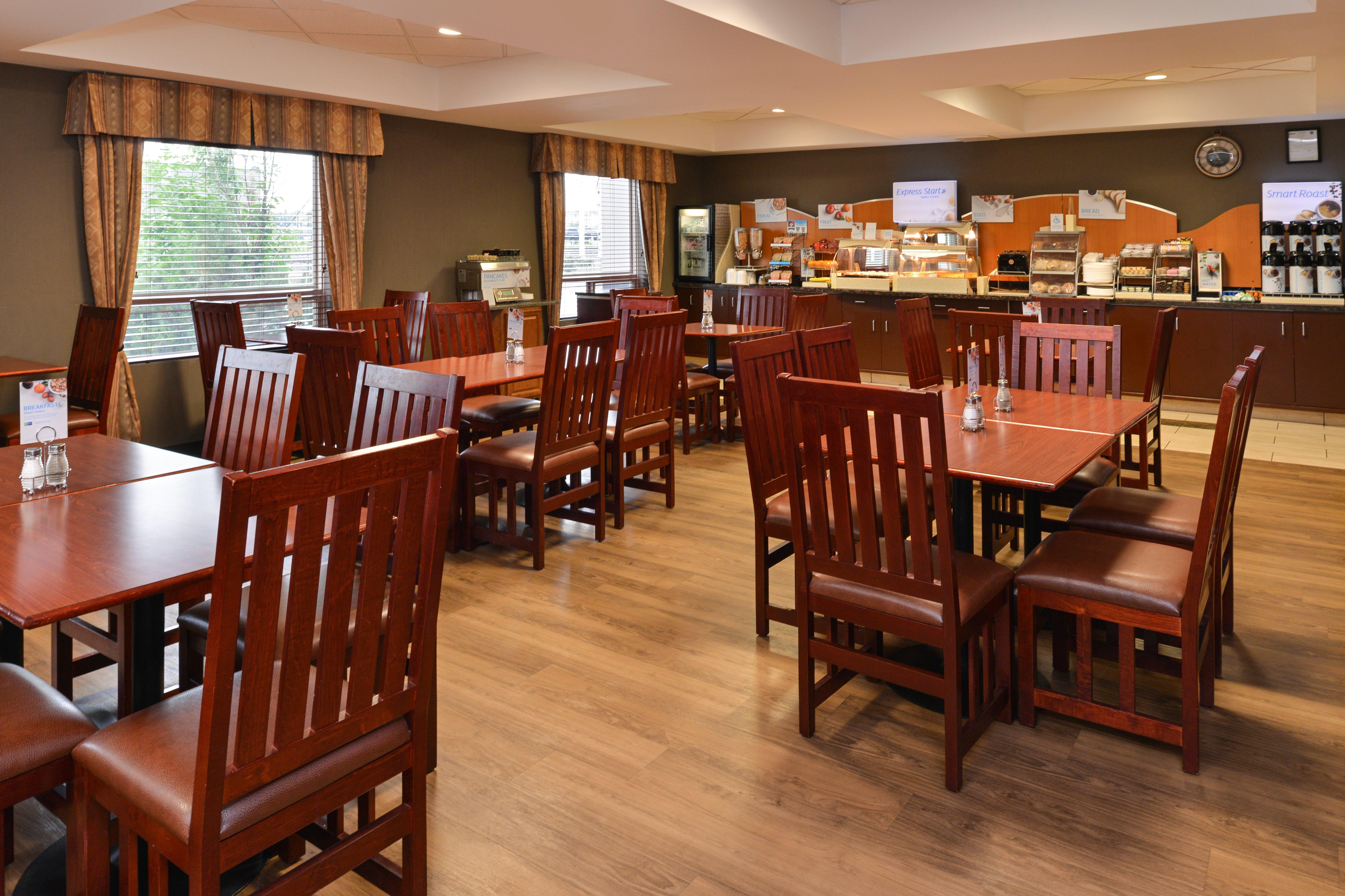 Holiday Inn Express Edmonton North By Ihg Экстерьер фото