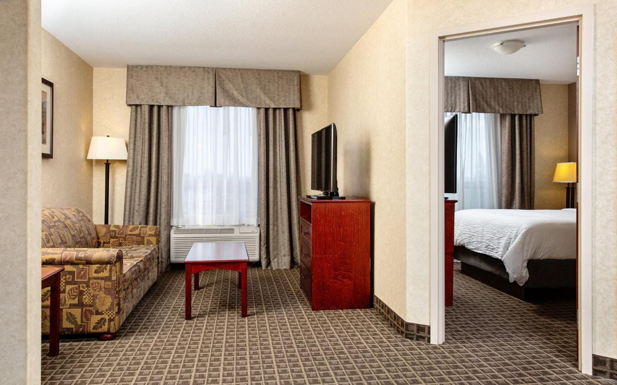 Holiday Inn Express Edmonton North By Ihg Экстерьер фото