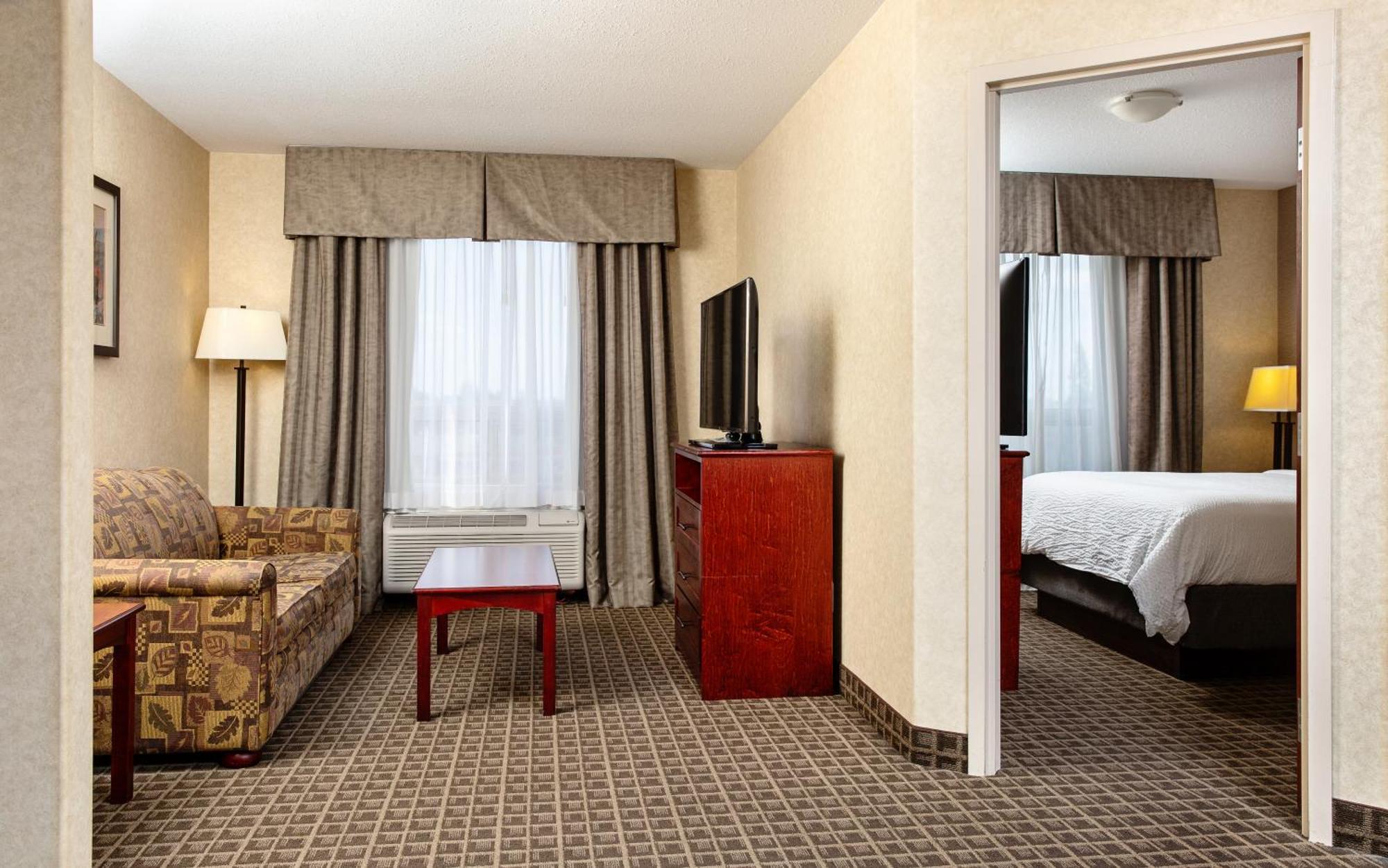 Holiday Inn Express Edmonton North By Ihg Экстерьер фото