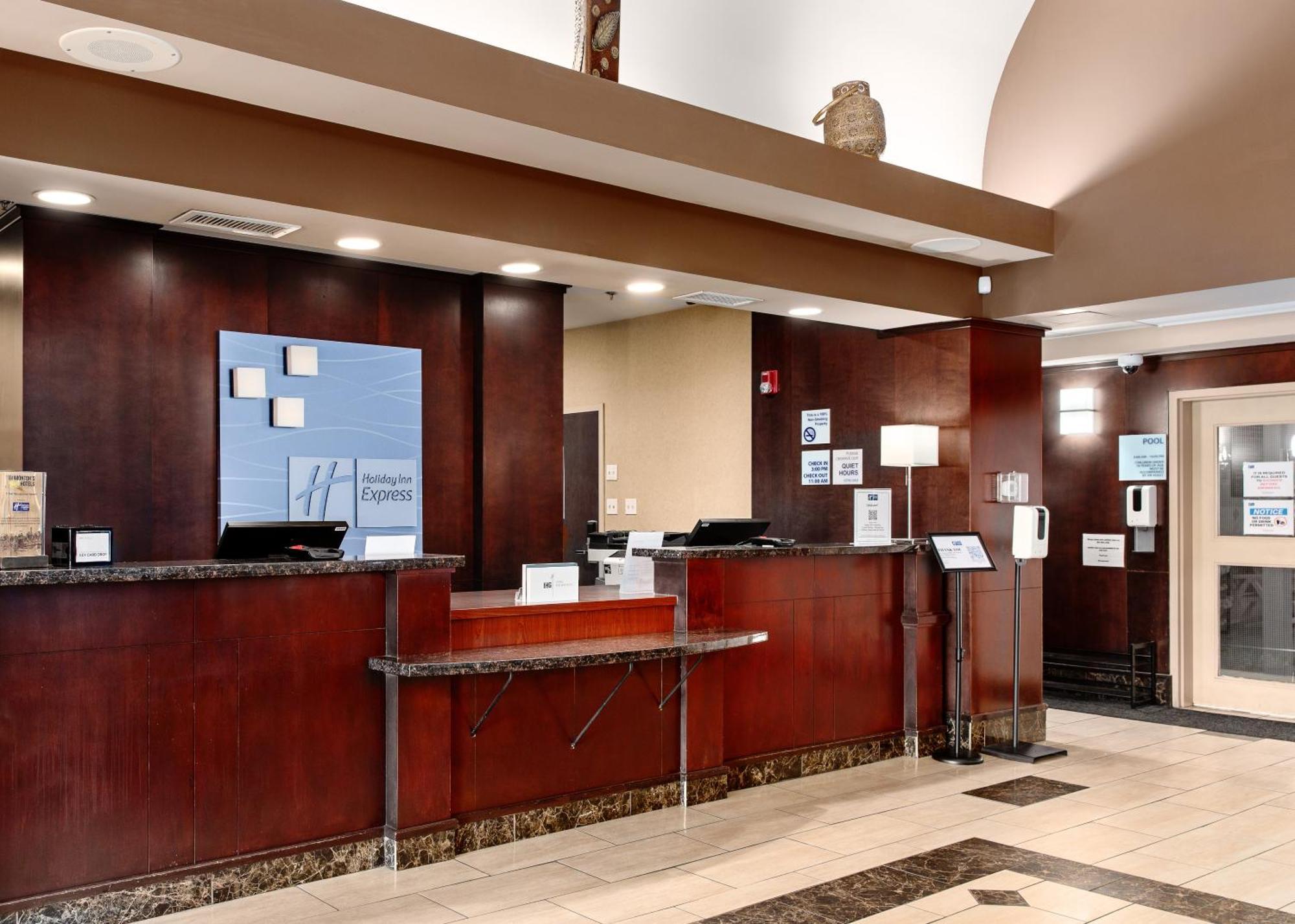 Holiday Inn Express Edmonton North By Ihg Экстерьер фото