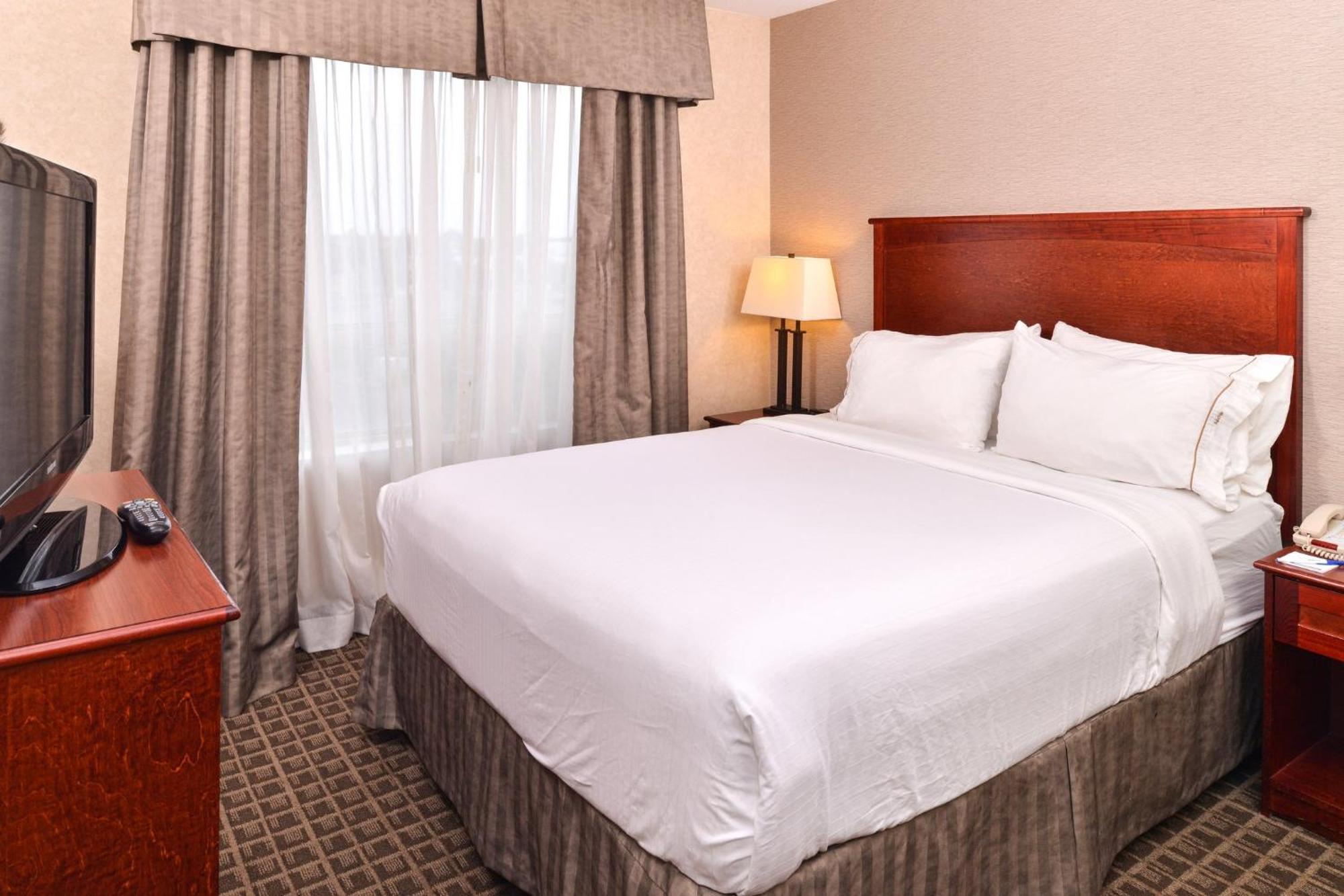 Holiday Inn Express Edmonton North By Ihg Экстерьер фото